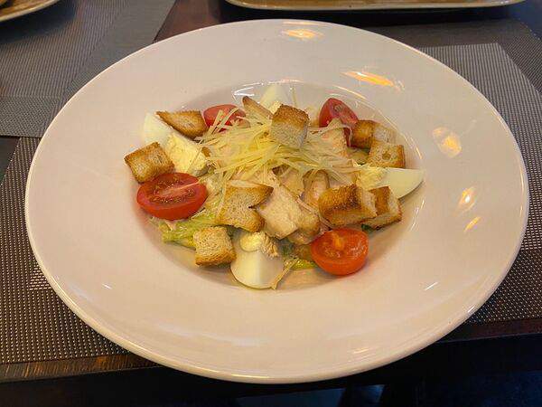 Нуар кебаб - Салат Цезарь с курицей