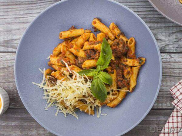 Кофейня №1 - Пенне с томатным соусом и говядиной