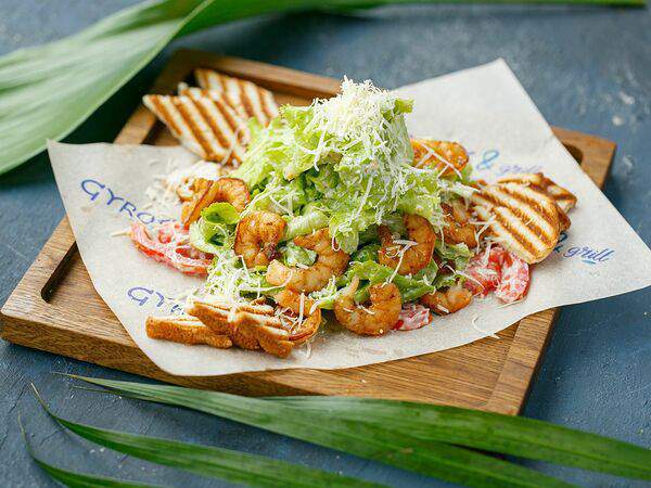 Gyros & Grill - Салат цезарь с креветками