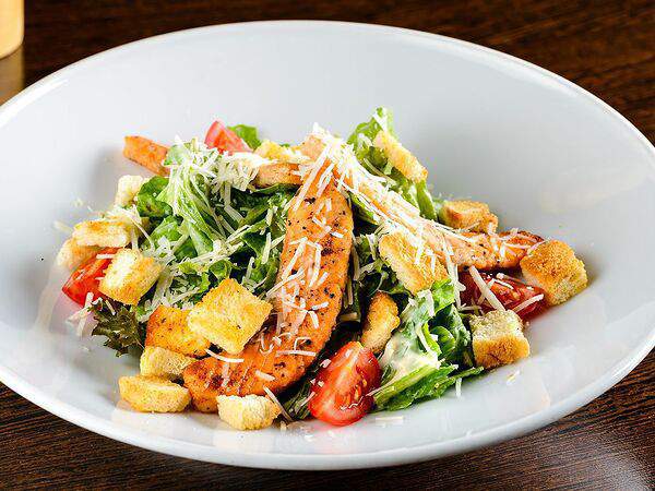 Перфетто - Салат Цезарь с лососем