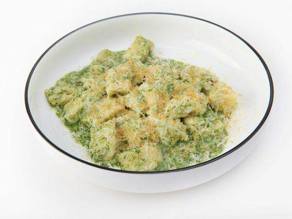 Colors Сafe - Ньокки с Песто соусом и стружкой из копчёной курицы