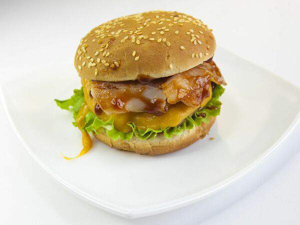 Оками - Бургер с беконом