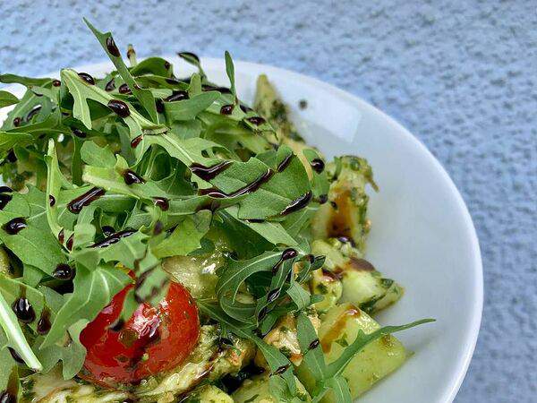 Здрасьте! Нам по пасте! - Салат с курицей и авокадо