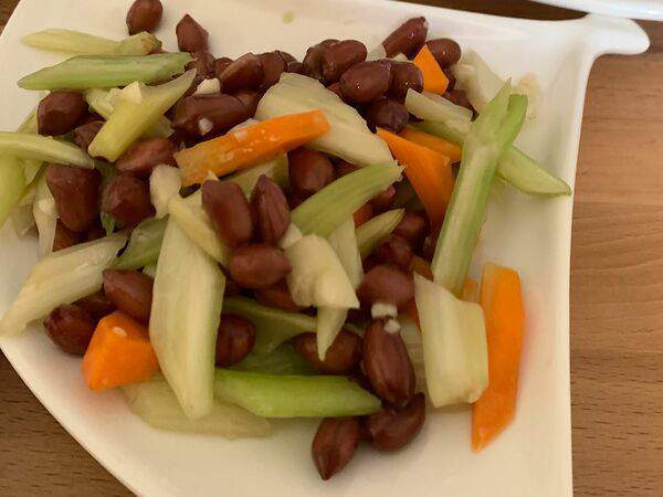 Харбин - Салат с сельдереем и арахисом