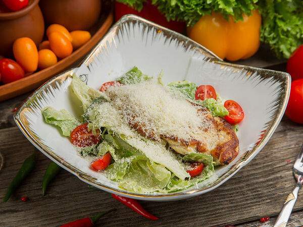 Nar & Sharab - Салат Цезарь с курицей