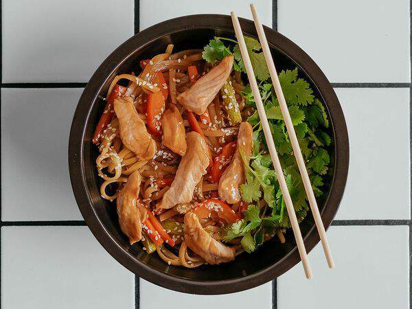 Футурист. Bar & Kitchen - Вок острый со свининой