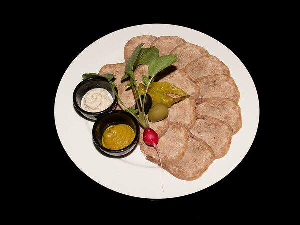 Хата - Отварной телячий язык