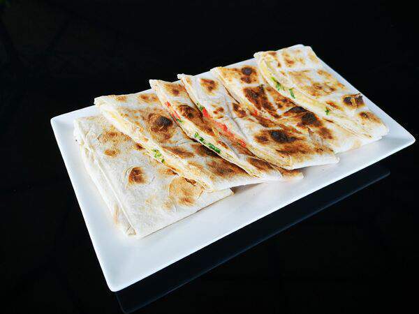 Донжон - Рулет из лаваша с помидорами и сыром