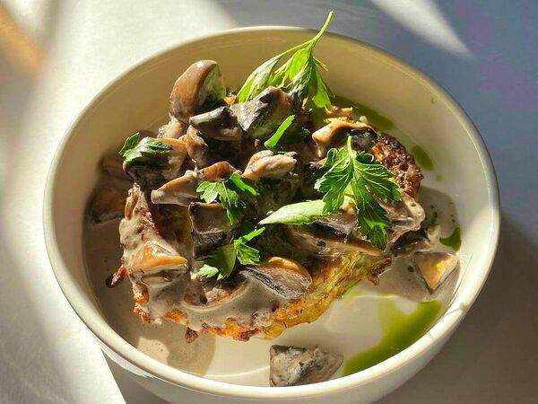 Ресторан 101 - Драники из цукини с копченой сметаной