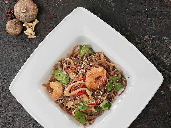 Шале - Соба с овощами и морепродуктами