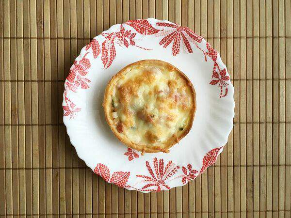 Кафе Мария - Тарталетка, запеченная с ветчиной и соленым огурцом