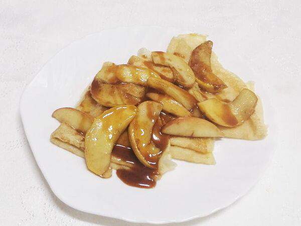 Три правила - Блины с яблоками и карамелью