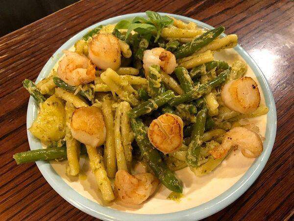 Hamilton's pub - Казаречче с соусом песто