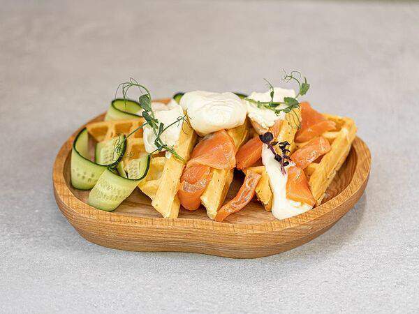 Sample Coffee - Бельгийские вафли с лососем