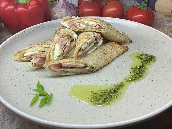 Mix Кухня - Блины с ветчиной и соусом песто