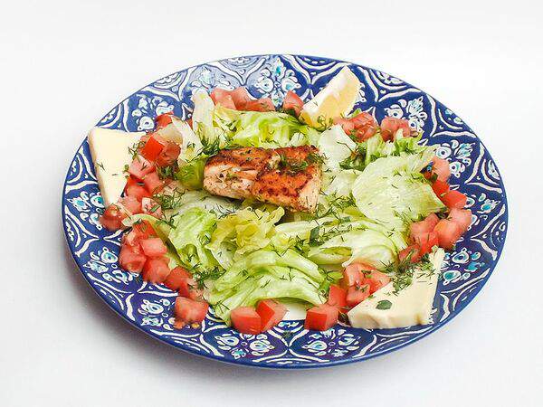 Пиросмани - Зеленый салат с теплой семгой