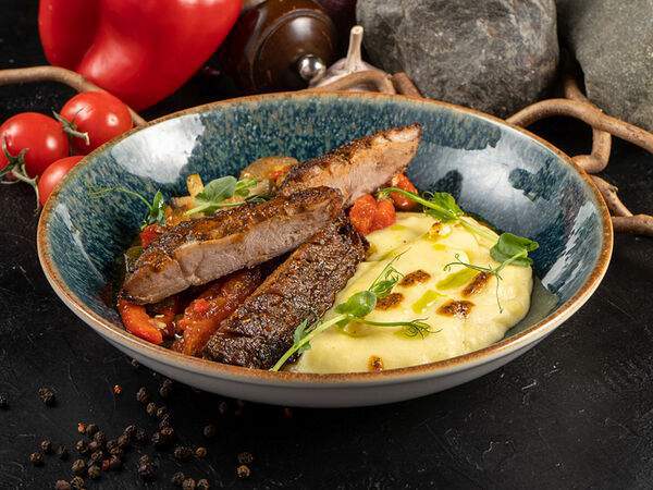 Golden Coffee - Утка с овощами и картофельное пюре