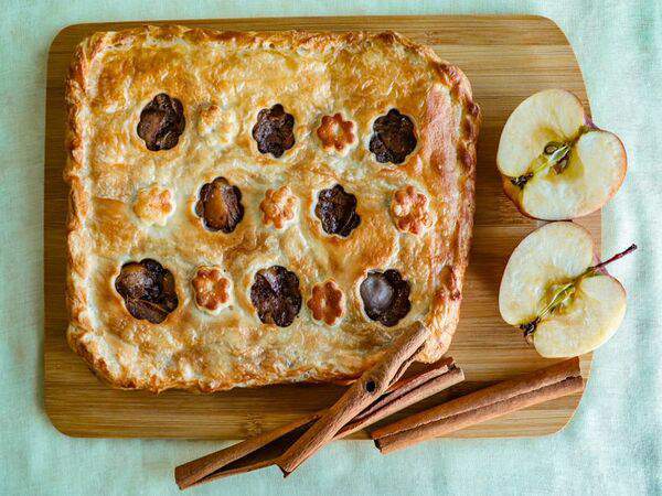 Сытый боцман - Пирог с яблоками и корицей из слоеного теста