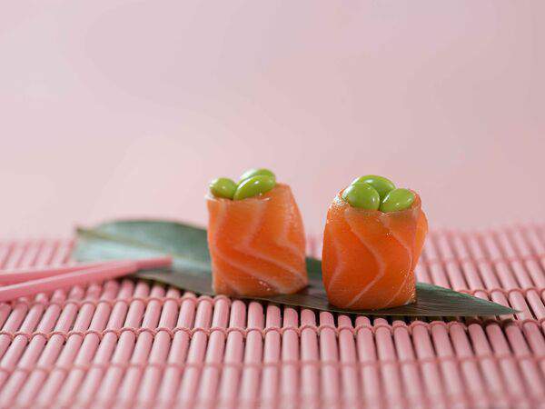 Rollwell - Сашими суши с лососем и эдамамэ