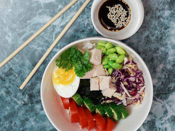 Бутик вкусной еды - Поке с цыплёнком на киноа