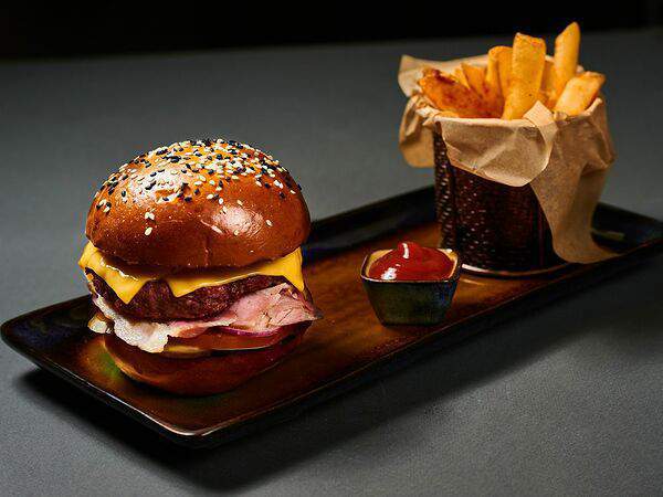 Terrace - Бургер с говяжьей котлетой и хрустящим беконом