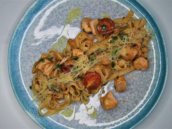 Дайте две - Тальятелле с лососем