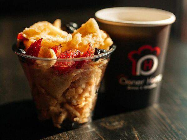 Donerhome - Хворост с клубникой и голубикой