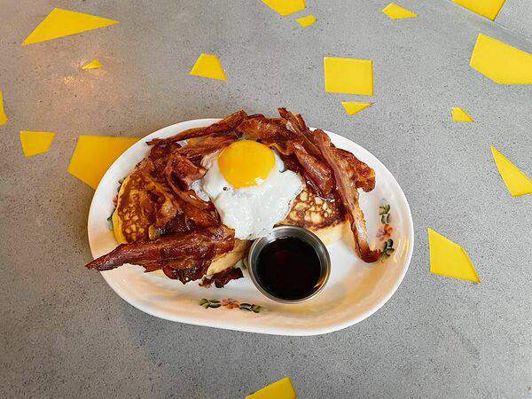 Вершы - Оладушки с беконом и яйцом