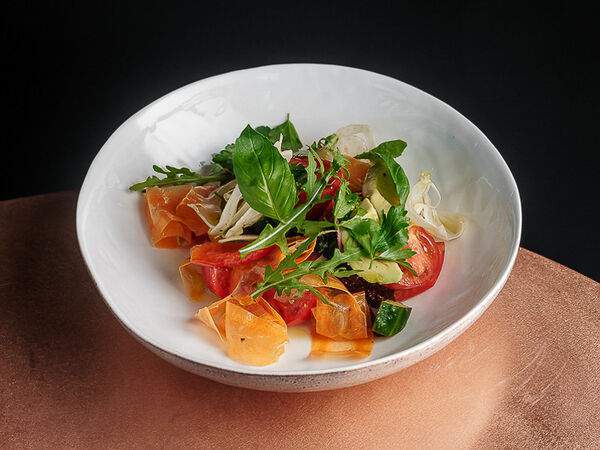 Мона - Салат из свежих овощей с фенхелем и авокадо