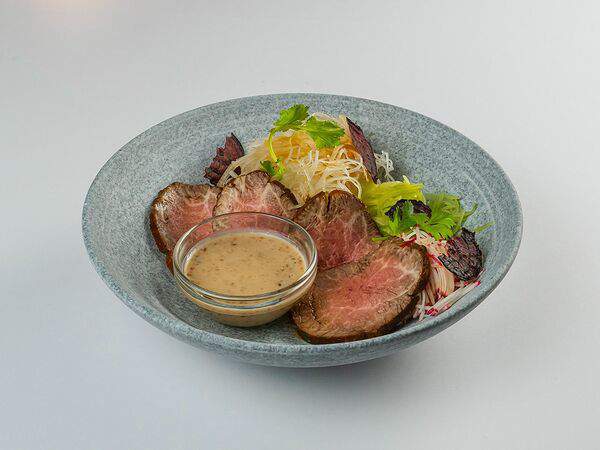 Skzk Rest - Салат с ростбифом и соусом Понзу