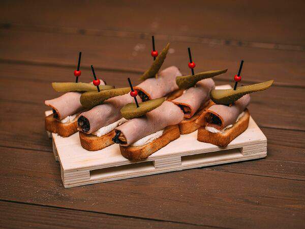 Canape 27 - Канапе с бужениной и черносливом