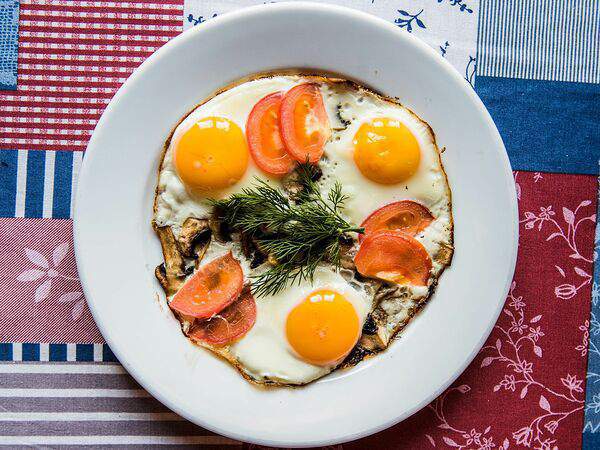 Корчма Гоголь - Яичница с помидором и грибами