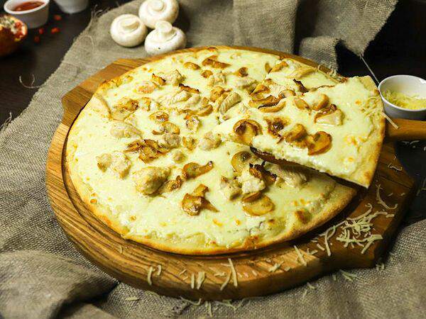 Мангал хауз - Пицца с курицей и грибами