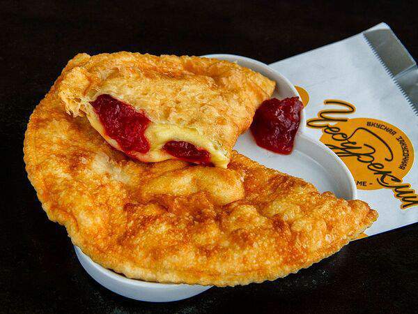 Чебурекми - Чебурек с творожным сыром и клубникой