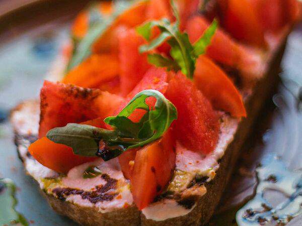 Ресторан 101 - Брускетта томат, арбуз, сыр фета