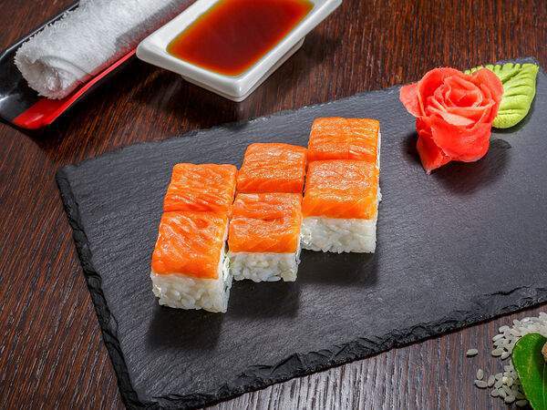 Кафе Nебо - Ролл Филадельфия с копченым лососем