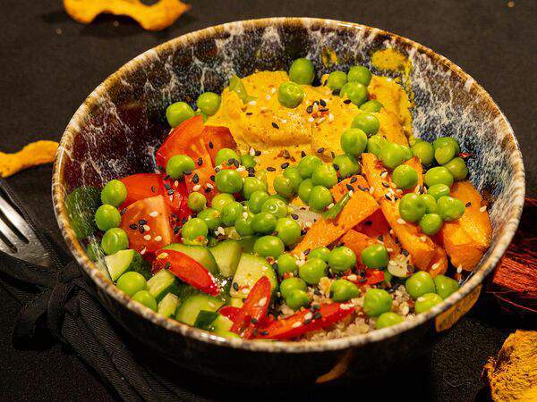 Нормальный Бар - Боул с киноа, цыпленком карри и овощами