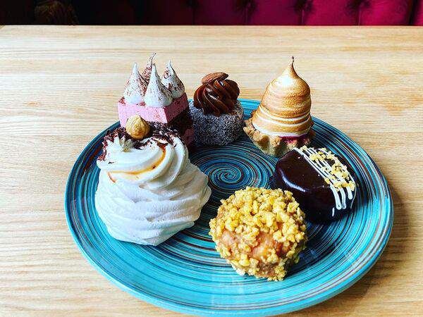 Чизкейки киров - Ассорти пирожных