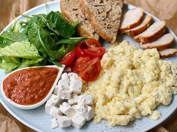 2A Concept. Coffee, Cake & Shop - Скрембл с курицей