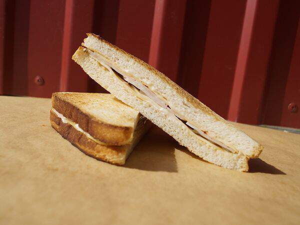 Eat & Go - Сэндвич с сыром и ветчиной