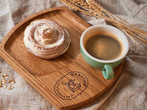 Debaton - Улитка с корицей и сливочным кремом