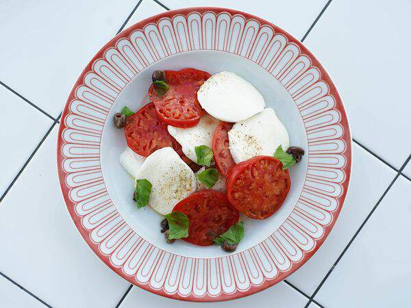 R14 - Салат Капрезе с моцареллой
