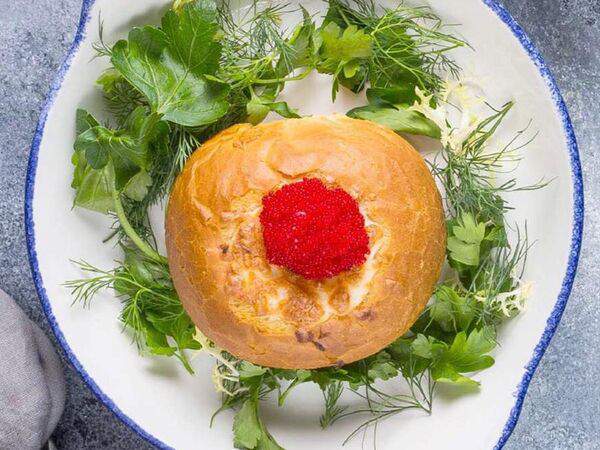 Chalet River Club - Жульен с крабом в домашней булочке