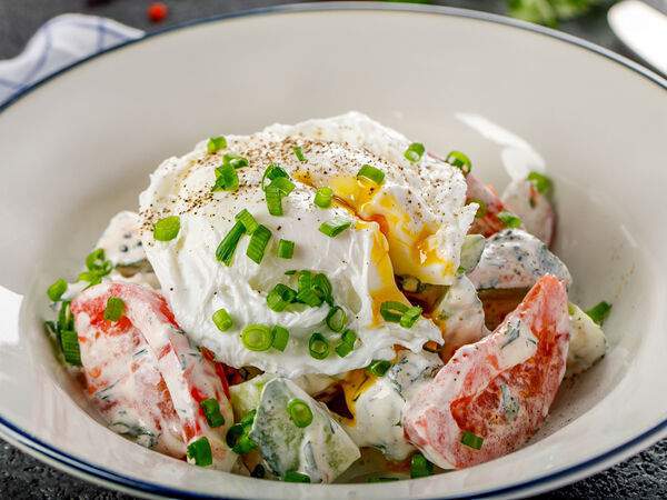 Стейк By Steak - Салат из фермерских овощей с яйцом пашот