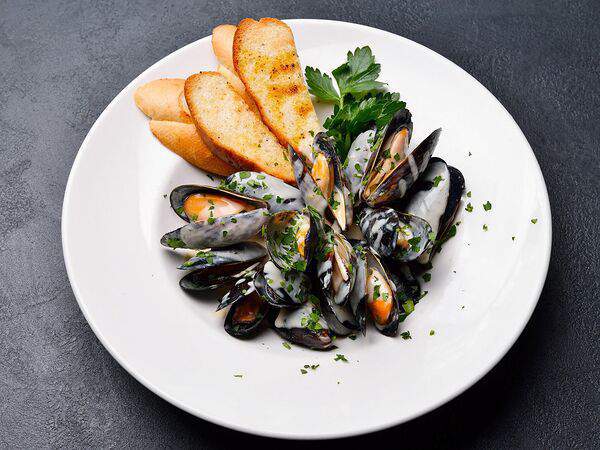 Британника - Мидии в створках в соусе из голубого сыра