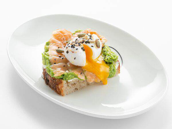 Nothing Fancy - Авокадо тост c яйцом пашот и лососем