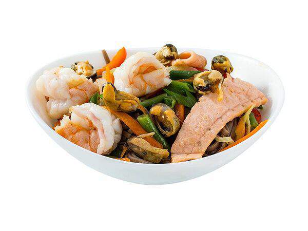 ПиццаРоллия - Соба с морским коктейлем