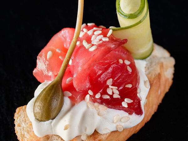 Мята Lounge - Тапас с лососем и сырным кремом