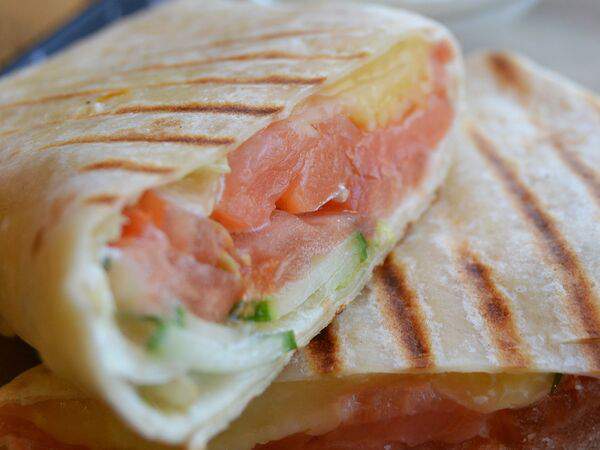 Pankoff Bakery - Ролл с сёмгой и овощами