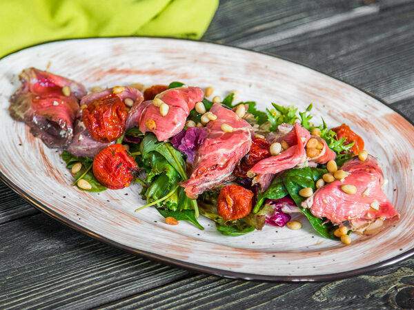 Бур бон паб - Салат с ростбифом